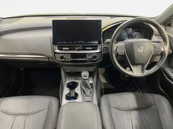 2022 Toyota Crown — photo 2