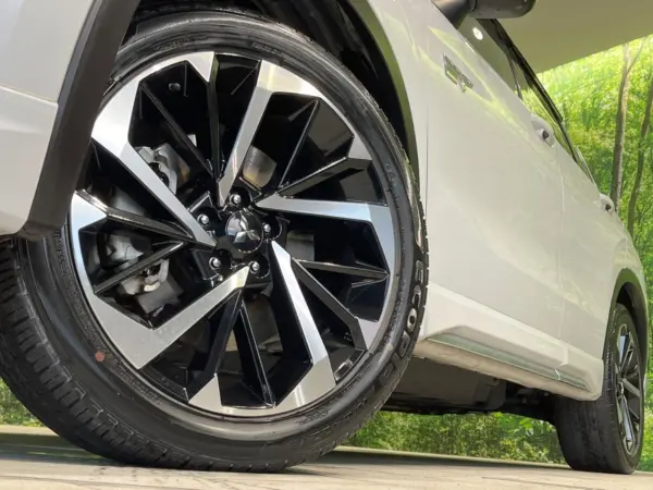 Mitsubishi Outlander PHEV 2.4 P 4WD Non-Smoking Sunroof Genuine 9-inch Navi 360 Camera My Pilot Digital Inner Mirror Memory Power Seat Front & Middle Seat Heater 7-Seater Power Rear Gate Power Parking Paddle Shift (White Diamond/Black Mica) — photo 9