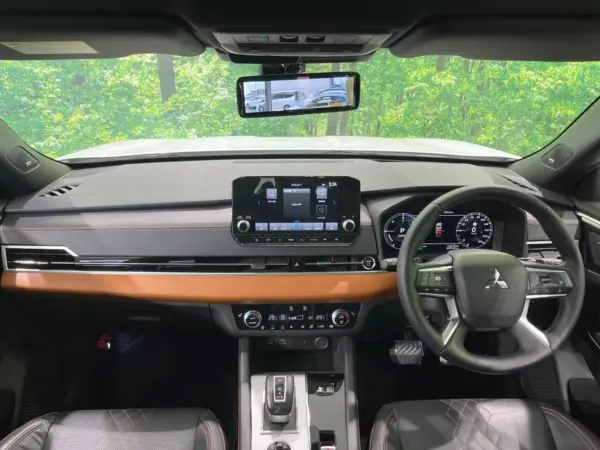 2022 Mitsubishi Outlander — photo 2