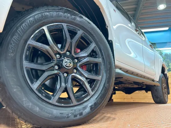 Toyota Hilux 2.4 Z GR Sport Diesel Turbo 4WD Non-Smoking Car GR Sport Bar 360-Degree Camera Genuine 8-inch Display Digital Inner Mirror Hill Descent Control Paddle Shift Radar Cruise Power Seat Genuine 18-inch Alloy Wheels Clearance Sonar (Super White II) — photo 8