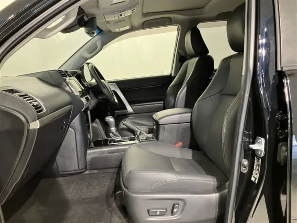 Toyota Land Cruiser Prado 2.8 TX L Package Black Edition Diesel Turbo 4WD — photo 8
