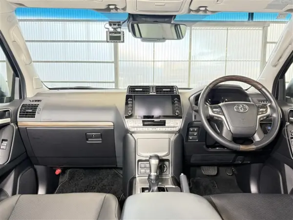 Toyota Land Cruiser Prado 2.8 TX L Package Matte Black Edition Diesel Turbo 4WD Certified Used Car One Owner 360-Degree Camera Backup Camera Dashcam ETC SD Navigation Genuine Leather Seats Sunroof LED Headlights Genuine Aluminum Wheels (Black) — photo 7