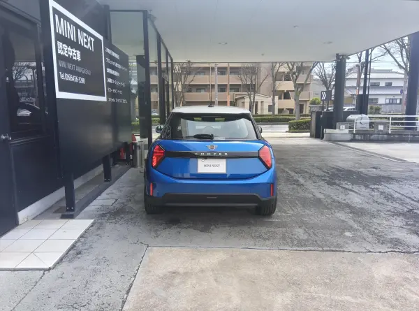 Mini Cooper C 5 Door DCT MN 2-Year Warranty Demo Car ACC Classic Trim Navigation Backup Camera Seat & Steering Heater ETC Front/Rear PDC Collision Mitigation Brake Pedal Misapplication Prevention Reverse Assist (Icy Sunshine Blue) — photo 7