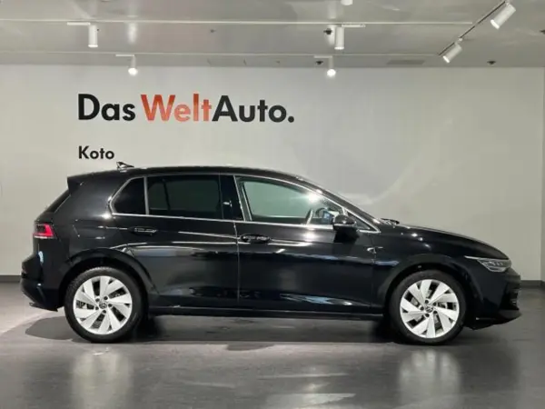 2025 Volkswagen Golf — photo 2