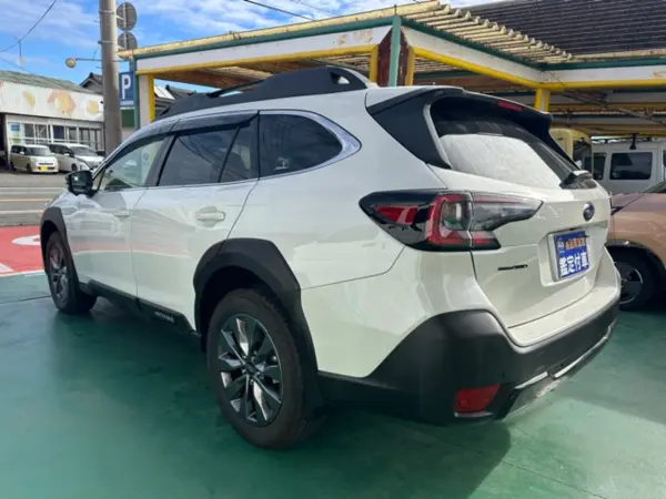 2023 Subaru Legacy Outback — photo 3