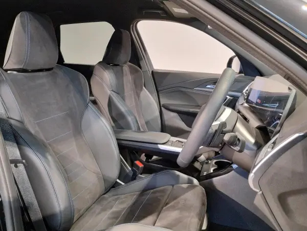 BMW X1 xDrive20d M Sport DCT Diesel Turbo 4WD One Owner Car Curved Display Head-Up Display Active Cruise Control 360-Degree Camera Seat Heater Paddle Shift Front/Rear PDC Sensors Wireless Charging Power Memory Seats (Black Sapphire) — photo 9