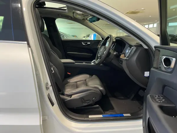 Volvo XC60 Ultimate B5 AWD 4WD Google Navigation Harman/Kardon Sunroof (Crystal White Premium Metallic) — photo 9
