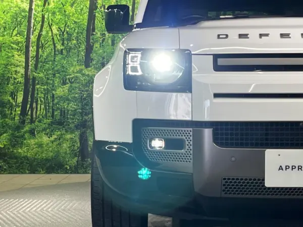 Land Rover Defender 110 X Dynamic HSE 3.0L D300 Diesel Turbo 4WD Certified Used Car Sunroof Air Suspension Front Seat Heaters & Ventilation Meridian Adaptive Cruise Blind Spot Surround Camera LED Headlights Genuine 22-inch Alloy Wheels Spare Wheel Cover (Fuji White (Solid)) — photo 8