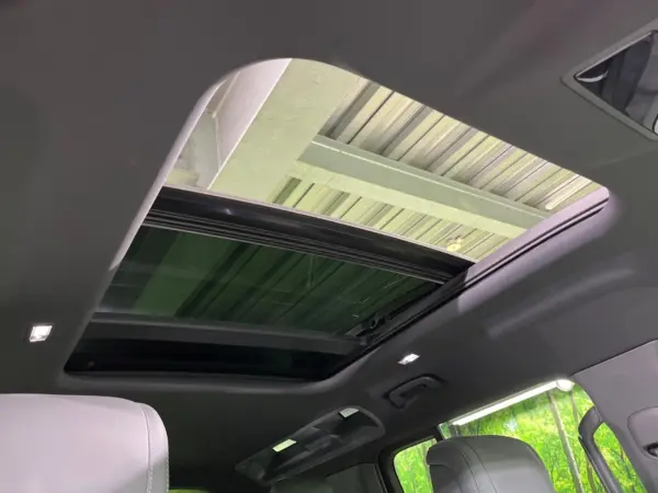 2023 Landrover Defender — photo 3