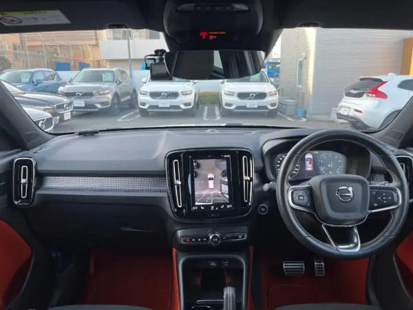 2021 Volvo Xc40 — photo 2