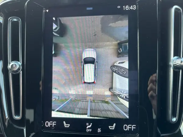 Volvo XC40 B4 AWD R-Design 4WD Certified Used Car with Harman/Kardon, R-Design Seats, Intellisafe Collision Mitigation Braking, Power Tailgate, Power Seats, Seat Heaters, Non-Smoking, LED Headlights, Steering Heater (Crystal White) — photo 9