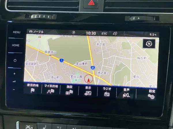 Volkswagen Golf TDI Highline Meister Diesel Turbo LED Headlights Leather Seats Genuine 17-inch Alloy Wheels Genuine Navigation ETC 2.0 Digital Meter Cluster ACC Smart Key Front Seat Heaters Driver's Power Seat Backup Camera (Deep Black Pearl Effect) — photo 7