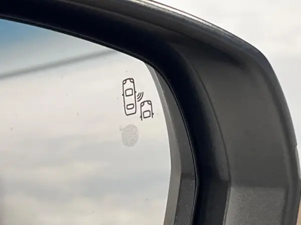 Peugeot 5008 GT BlueHDi Diesel Turbo First Class Package Panoramic Sunroof Genuine Navigation Digital Terrestrial TV Adaptive Cruise Control Blind Spot Monitor Power Seat Seat Heater Genuine 18-inch Alloy LED Head (Pearl White) — photo 8