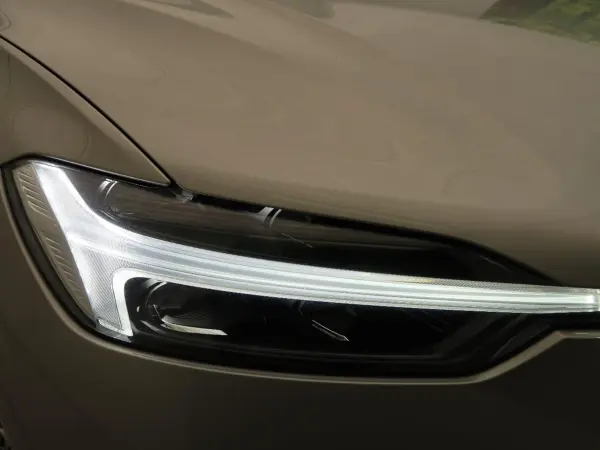 Volvo XC60 Ultimate B5 AWD 4WD Certified Used Car Sunroof Nappa Leather Seat B&W Premium Sound IntelliSafe Collision Mitigation Brake 360° View Camera Genuine 9-inch Navigation Non-smoking Air Suspension Seat Heater Seat Ventilation (Silver Dawn Metallic) — photo 9