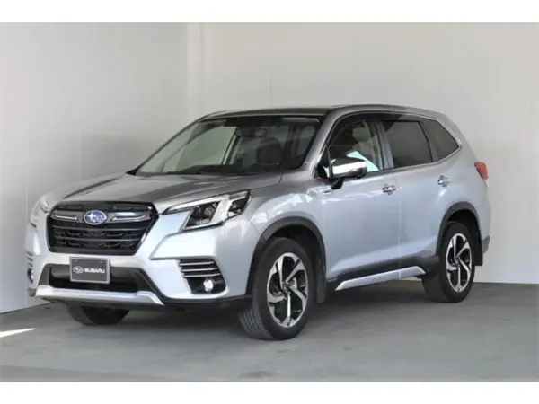 Subaru Forester 2.0 Advance 4WD with Front Camera, Left Side Camera, Dual-Zone Automatic Climate Control, Paddle Shifters, X-MODE, Smart Rearview Mirror, Power Rear Gate, 18-inch Alloy Wheels (Ice Silver Metallic)