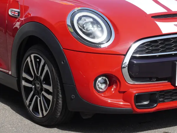 Mini Cooper S 5-Door DCT HarmanKardon Sound Navigation Backup Camera Front/Rear Dashcam Seat Heater Front/Rear Corner Sensors Adaptive Cruise Control Bluetooth USB Input SOS Button LED Headlights Genuine Alloy Wheels (Chili Red) — photo 9