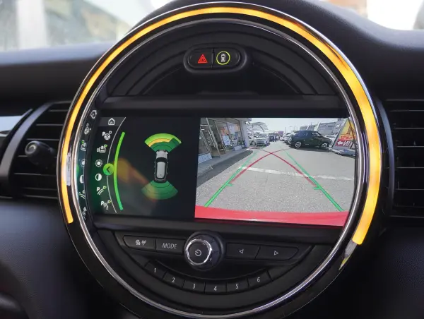 Mini Cooper S 5-Door DCT HarmanKardon Sound Navigation Backup Camera Front/Rear Dashcam Seat Heater Front/Rear Corner Sensors Adaptive Cruise Control Bluetooth USB Input SOS Button LED Headlights Genuine Alloy Wheels (Chili Red) — photo 7