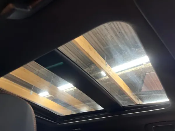 Mitsubishi Outlander PHEV 2.4 P 4WD Panoramic Roof Genuine Aero BOSE Sound 9-inch Navi 360 Camera Roof Rail Non-Smoking 7-Seater My Pilot Power Tailgate LED Headlights Genuine 20-inch Alloy Seat Heater Power Seats (White Diamond) — photo 7