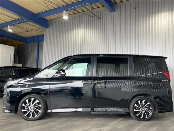 Toyota Noah 1.8 Hybrid S-Z — photo 9