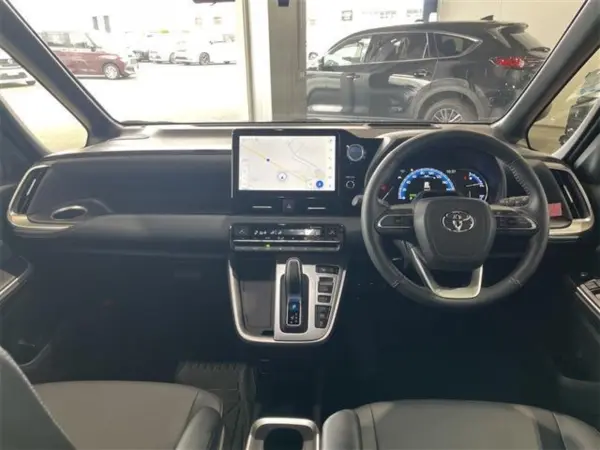 2023 Toyota Noah — photo 2