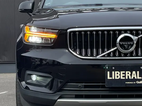 Volvo XC40 T4 AWD Inscription 4WD Red Leather Seat Harman/Kardon Sound CarPlay Compatible Crystal Knob 360° Camera PWR Back Door ACC LKA BSM P Seat All Seat Heater Steering Heater Genuine Navigation Genuine 19-inch AW LED Headlight & Fog Non-Smoking (Onyx Black Metallic) — photo 8
