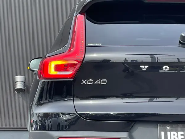Volvo XC40 T4 AWD Inscription 4WD Red Leather Seat Harman/Kardon Sound CarPlay Compatible Crystal Knob 360° Camera PWR Back Door ACC LKA BSM P Seat All Seat Heater Steering Heater Genuine Navigation Genuine 19-inch AW LED Headlight & Fog Non-Smoking (Onyx Black Metallic) — photo 9