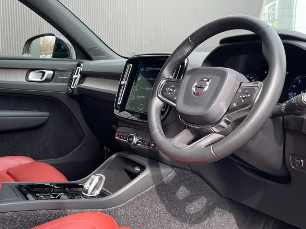 2019 Volvo Xc40 — photo 3