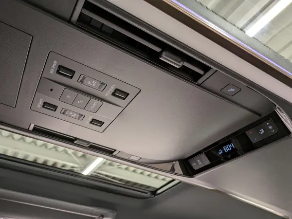 2024 Toyota Alphard — photo 2