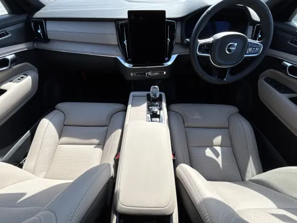 2025 Volvo Xc90 — photo 2