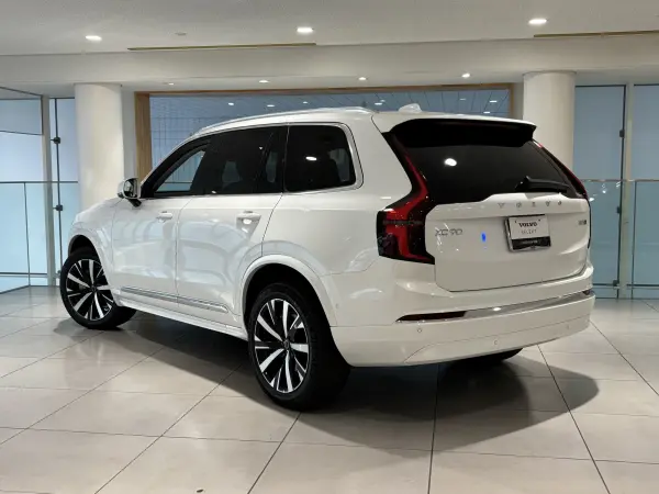 2025 Volvo Xc90 — photo 3