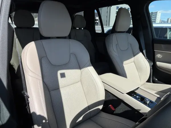 Volvo XC90 Ultra B5 AWD 4WD Certified Used Car Selekt with Warranty, Google Built-in, Power Seats, Seat Heaters, Power Tailgate, 360-Degree Camera, Alloy Wheels, Orrefors Shift Knob, LED Lights, Harman Kardon Panoramic Glass Sunroof (Crystal White Premium Metallic) — photo 7