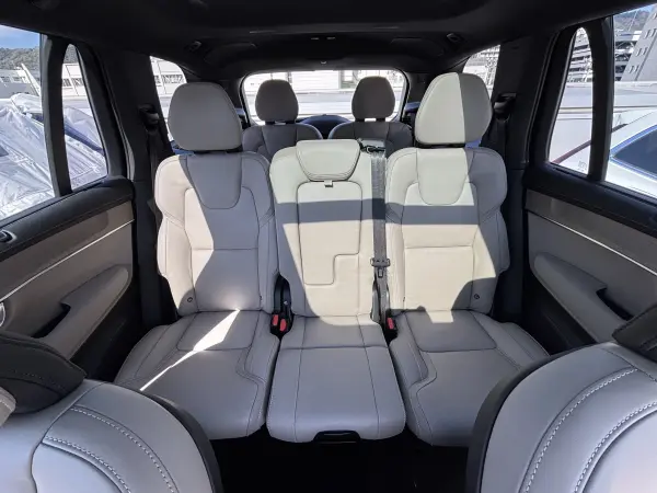 Volvo XC90 Ultra B5 AWD 4WD Certified Used Car Selekt with Warranty, Google Built-in, Power Seats, Seat Heaters, Power Tailgate, 360-Degree Camera, Alloy Wheels, Orrefors Shift Knob, LED Lights, Harman Kardon Panoramic Glass Sunroof (Crystal White Premium Metallic) — photo 9