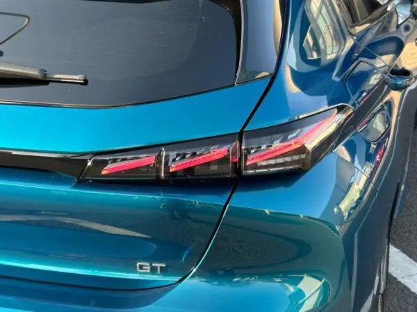 Peugeot 308 GT Hybrid MHEV Model with New Car Warranty, Genuine Navigation, Front/Rear Dashcam, 360° Vision Camera, Matrix LED Headlights, Front Seat & Steering Wheel Heaters, Alcantara & Leather Seats, 18AW (Blue Pearl) — photo 9