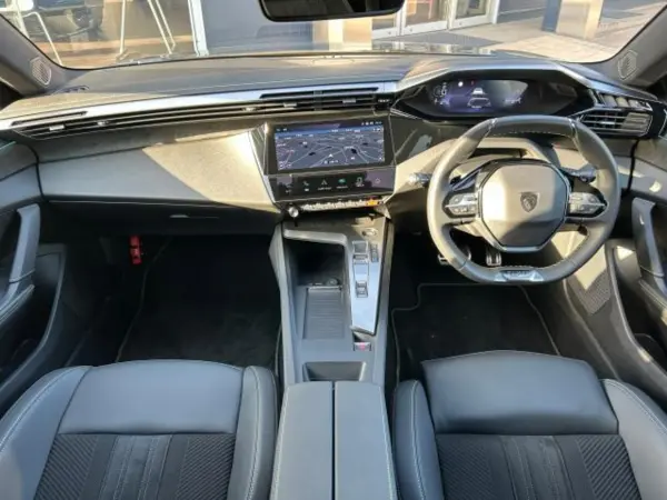 2025 Peugeot 308 — photo 2