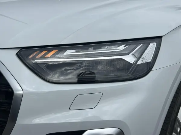 Audi Q5 40 TDI Quattro S Line Diesel Turbo 4WD Sunroof S Line Plus Package Comfort Package TV Tuner Wireless Charging 360-Degree Camera Smartphone Integration Drive Select Ambient Lighting ACC Lane Assist Park Assist (Glacier White Metallic) — photo 8