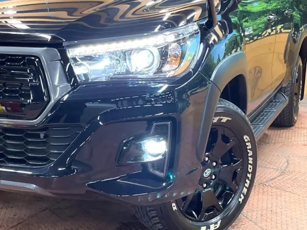 Toyota Hilux 2.4 Z Black Rally Edition Diesel Turbo 4WD Non-Smoking Bed Liner Tonneau Cover SD Navigation Full-Seg Back Camera ETC Collision Mitigation Radar Cruise LED Headlights Rear Diff Lock Downhill Assist Auto Lights Auto Air Conditioning Smart Key (Attitude Black Mica) — photo 8