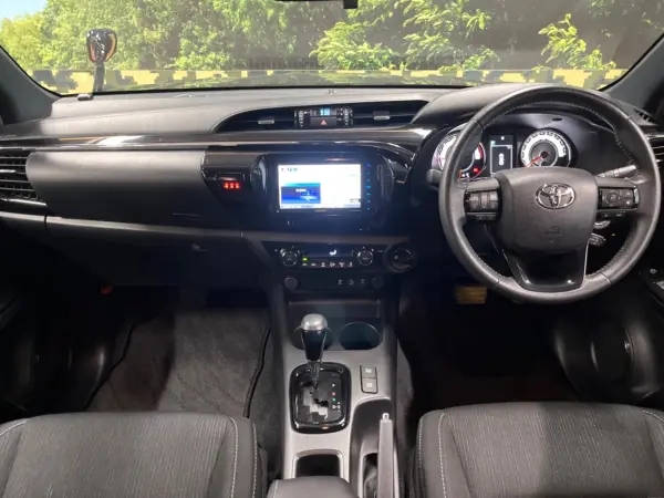 2020 Toyota Hilux — photo 2