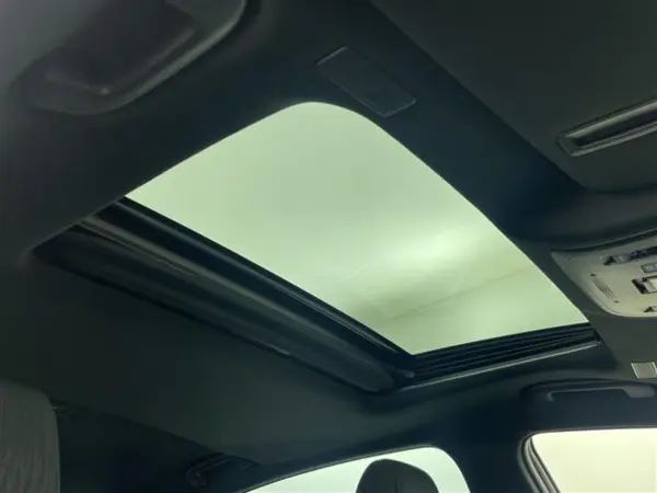 2019 Toyota Crown — photo 3