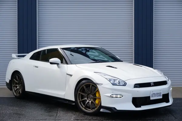 Nissan GT-R 3.8 Premium Edition T-Spec 4WD MY24 Carbon Brakes Titanium Muffler T-Spec Interior RAYS Wheels BOSE Power Seats Seat Heater Genuine Drive Recorder Radar Blue Mirror Film Power Folding Mirror Kit LED Replacement New Car Warranty — thumbnail 1