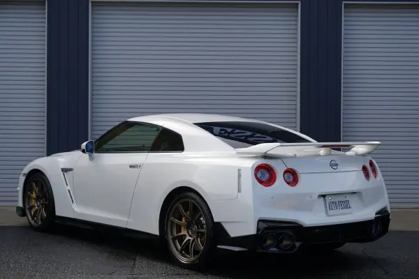 Nissan GT-R 3.8 Premium Edition T-Spec 4WD MY24 Carbon Brakes Titanium Muffler T-Spec Interior RAYS Wheels BOSE Power Seats Seat Heater Genuine Drive Recorder Radar Blue Mirror Film Power Folding Mirror Kit LED Replacement New Car Warranty — photo 7