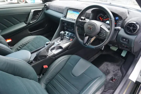 Nissan GT-R 3.8 Premium Edition T-Spec 4WD MY24 Carbon Brakes Titanium Muffler T-Spec Interior RAYS Wheels BOSE Power Seats Seat Heater Genuine Drive Recorder Radar Blue Mirror Film Power Folding Mirror Kit LED Replacement New Car Warranty — photo 8