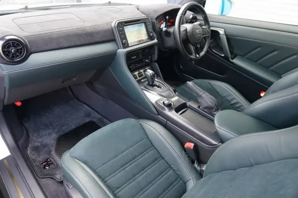 Nissan GT-R 3.8 Premium Edition T-Spec 4WD MY24 Carbon Brakes Titanium Muffler T-Spec Interior RAYS Wheels BOSE Power Seats Seat Heater Genuine Drive Recorder Radar Blue Mirror Film Power Folding Mirror Kit LED Replacement New Car Warranty — photo 9