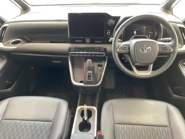 2024 Toyota Noah — photo 3