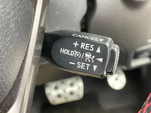 Toyota Hilux 2.4 Z GR Sport Diesel Turbo 4WD Non-Smoking Genuine 8-inch Display 360-Degree Camera Downhill Assist Control Power Seat Radar Cruise Control Toyota Safety Sense Paddle Shift Rear Differential Lock Lane Assist LED Lights (Super White II) — photo 7