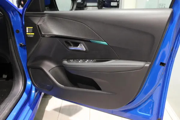 Peugeot 208 Allure Certified Used Car / Active Cruise Control / 16-inch Genuine Alloy Wheels / Lane Keep Assist / LED Headlights / Non-Smoking Car (Vertigo Blue) — photo 7