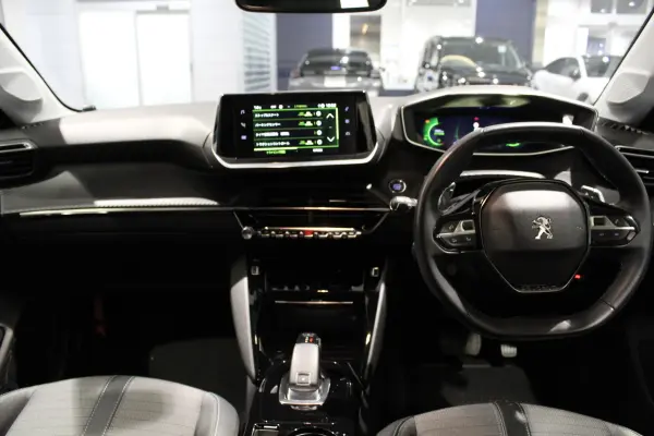 Peugeot 208 Allure Certified Used Car / Active Cruise Control / 16-inch Genuine Alloy Wheels / Lane Keep Assist / LED Headlights / Non-Smoking Car (Vertigo Blue) — photo 9