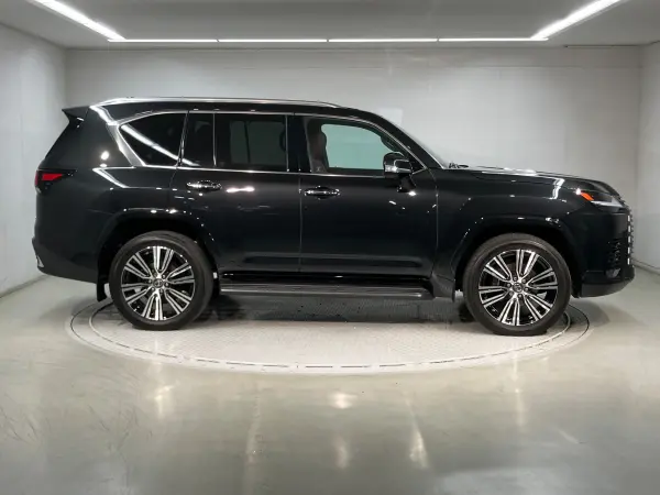 2023 Lexus Lx — photo 3