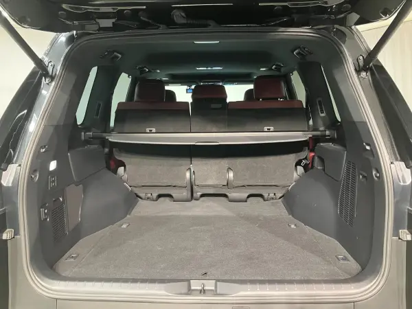 Lexus LX600 4WD (Graphite Black Glass Flake) — photo 7