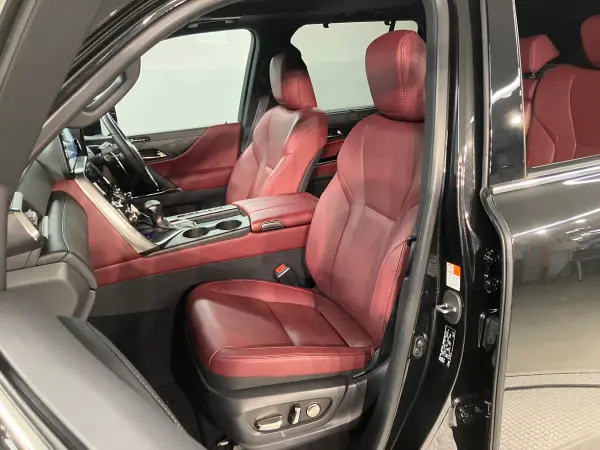 Lexus LX600 4WD (Graphite Black Glass Flake) — photo 9