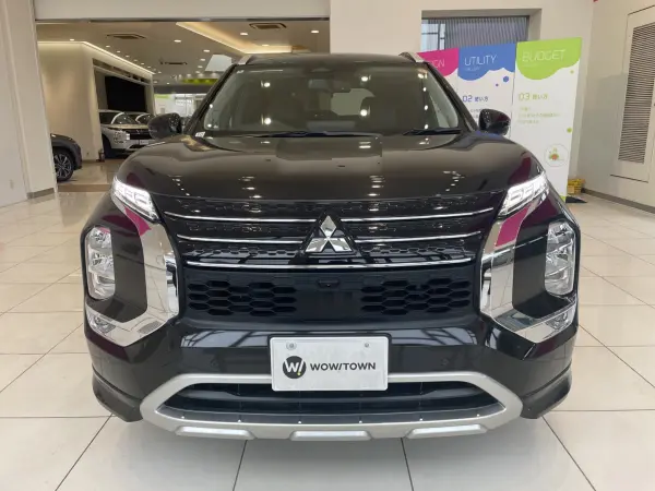 Mitsubishi Outlander PHEV 2.4 P 4WD e-Assist Factory Navigation 360 Camera BOSE Sound System Radar Cruise Control Power Tailgate Leather Seats Power Seats Seat Memory All-Seat Heaters Non-Smoking (Black Diamond) — photo 9